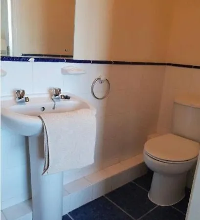 Cool Dockland Apt, Sleeps 5, With Parking * Galway