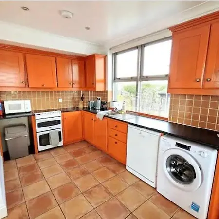 Cool Dockland Apt, Sleeps 5, With Parking Apartment *