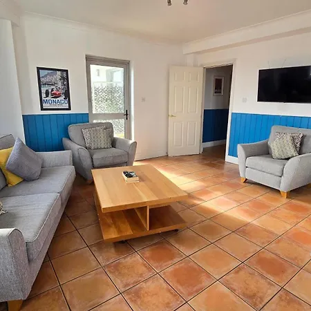 Apartment Cool Dockland Apt, Sleeps 5, With Parking *