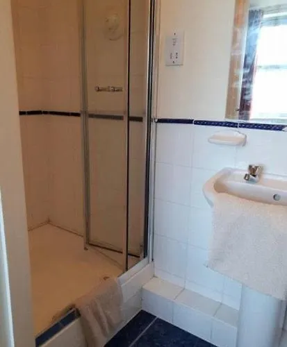 Cool Dockland Apt, Sleeps 5, With Parking *