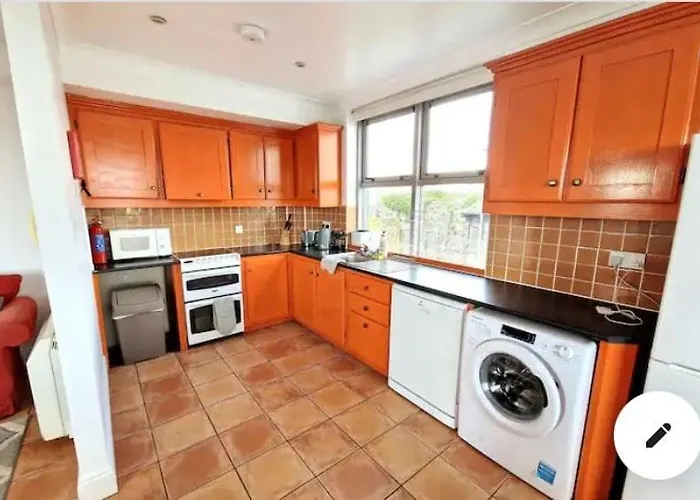 Cool Dockland Apt, Sleeps 5, With Parking Apartment *